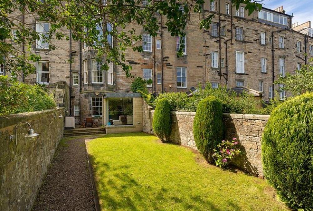 Apartment in Edinburgh - More