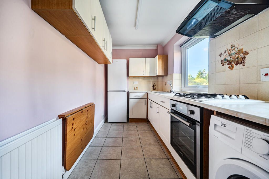 Apartment in Slough - More