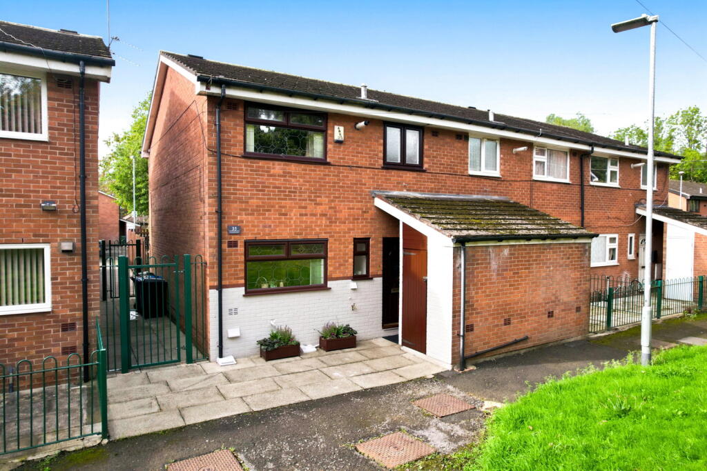 Main image of property: Summercroft, Chadderton, Oldham, OL9