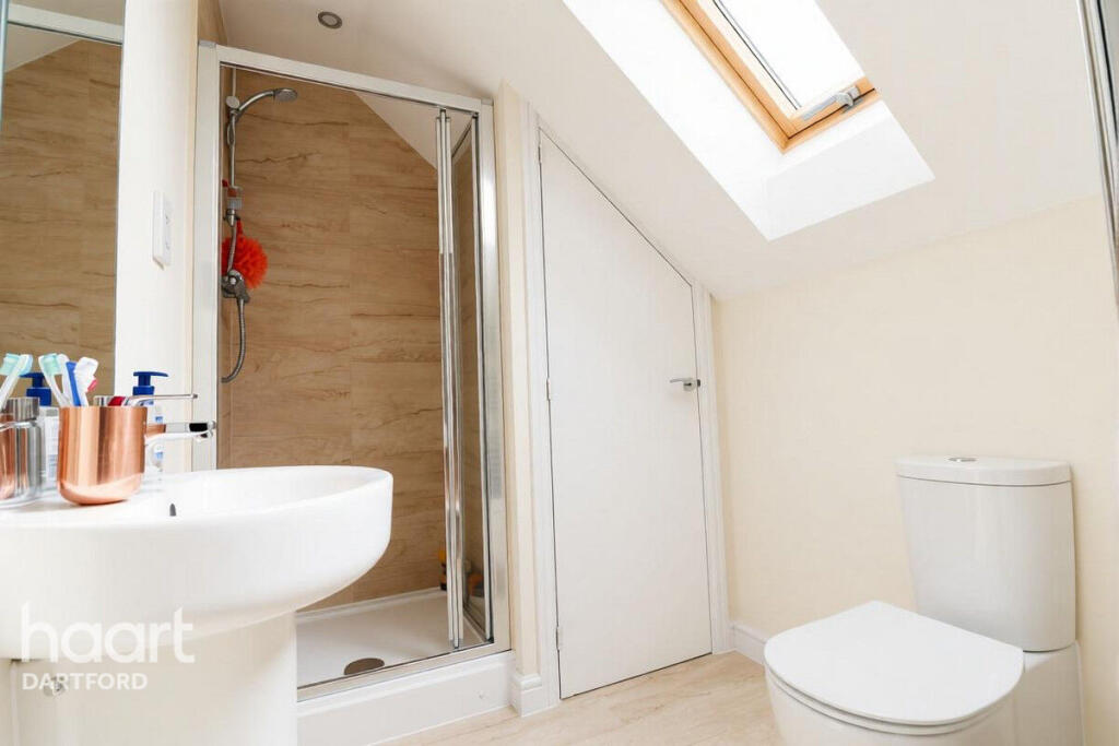 House in Dartford - View 5