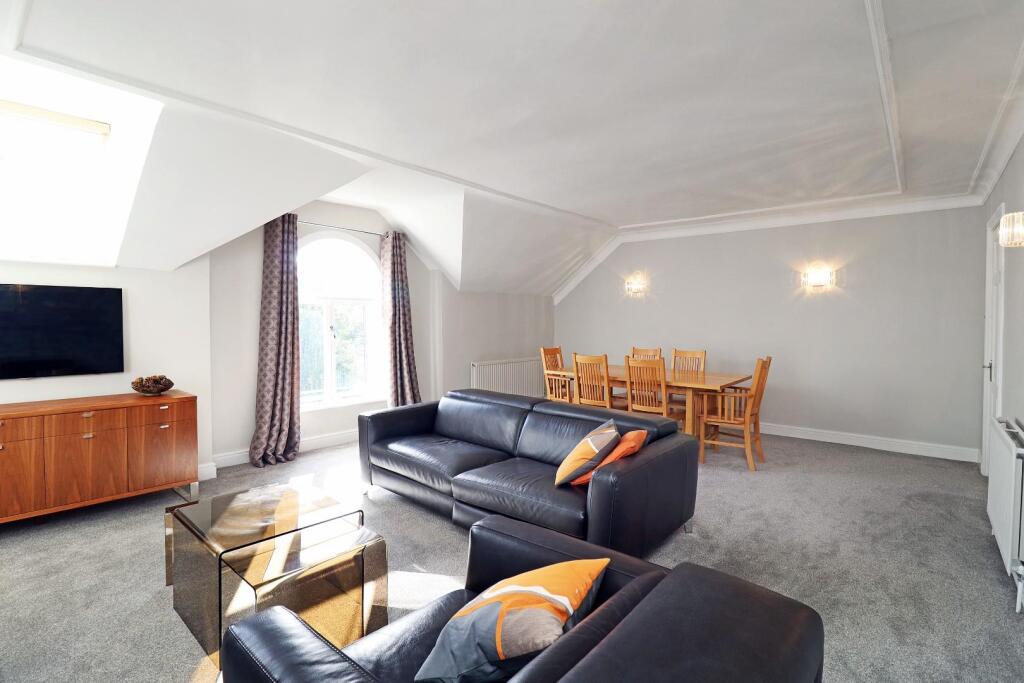 Apartment in Trafford, Hale - View 5