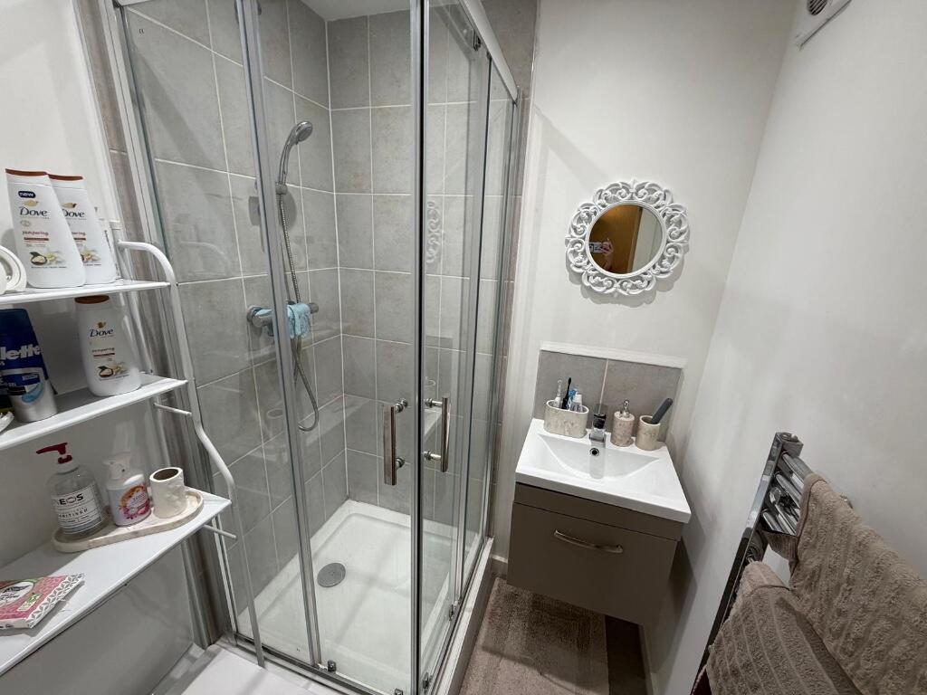 Viaduct Road, Leeds, West Yorkshire, LS4 photo 4