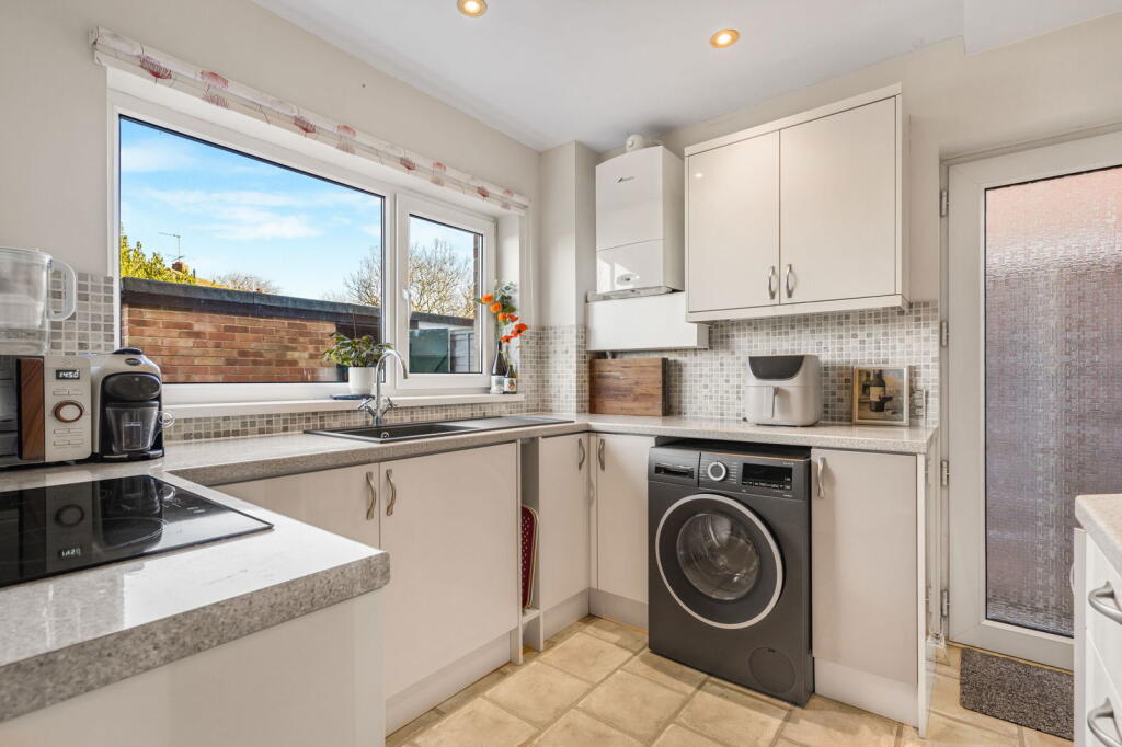 Old Reddings Road, The Reddings, Cheltenham, GL51 photo 4