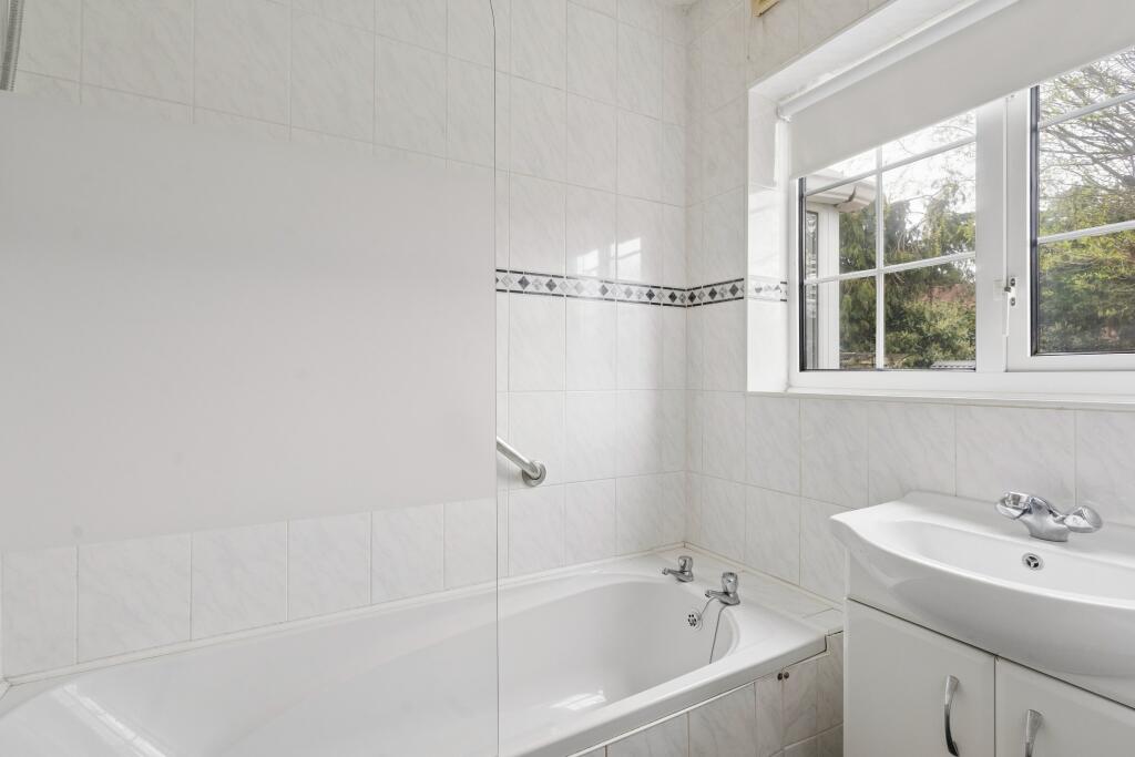 Apartment in Amersham - View 5