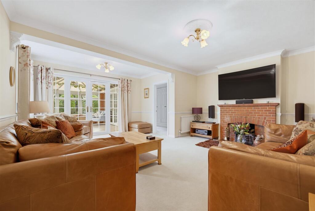 House in Richings Park, Iver - View 4