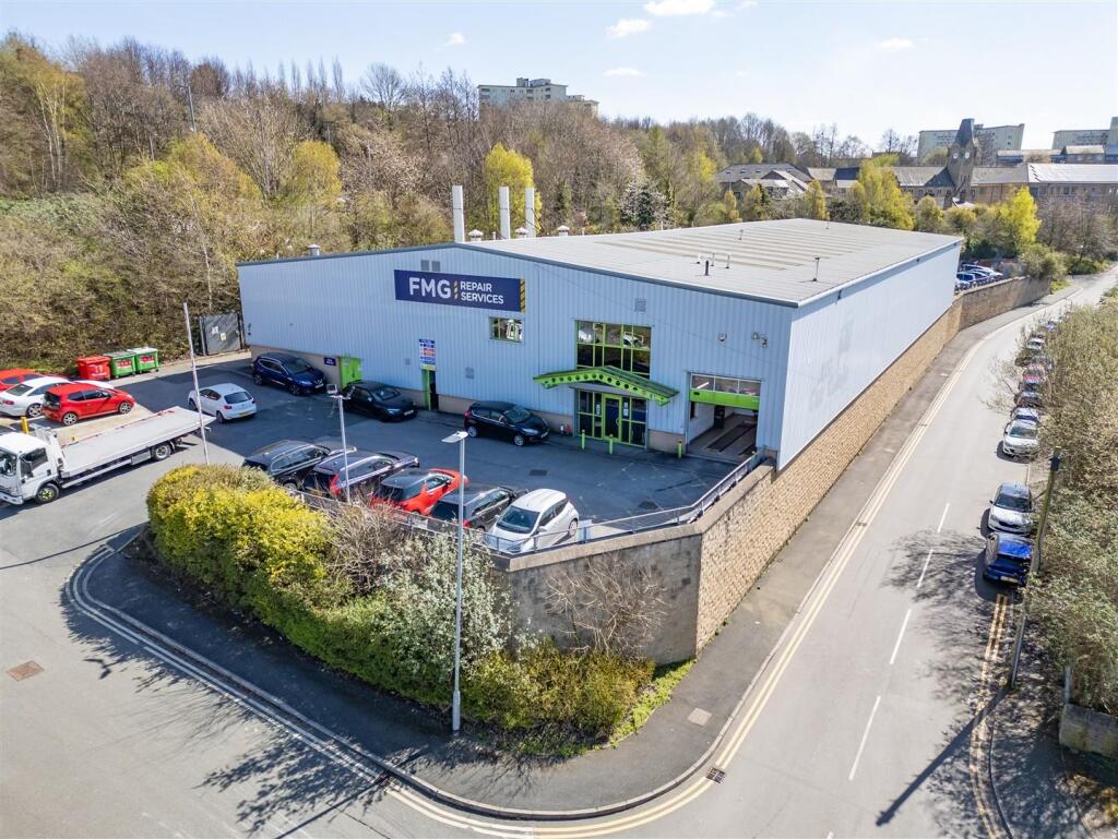 Main image of property: FMG Repair Services, Canal Road, Bradford, BD1 4AJ