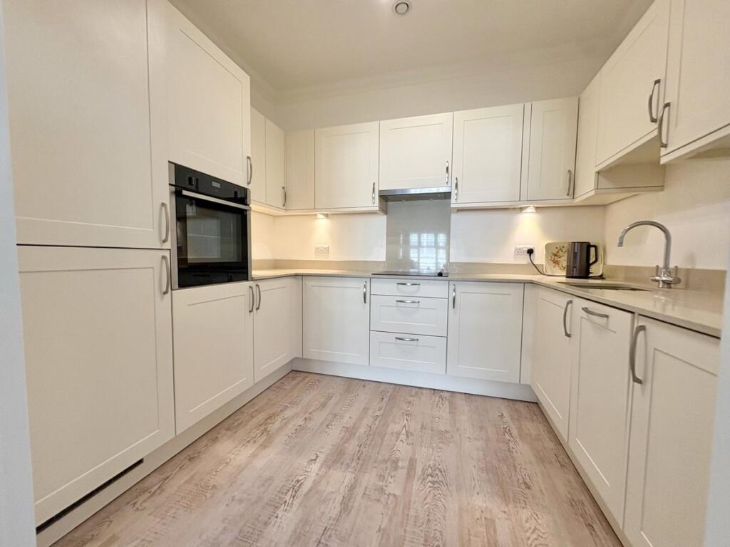 Apartment in Poole, Parkstone - View 3