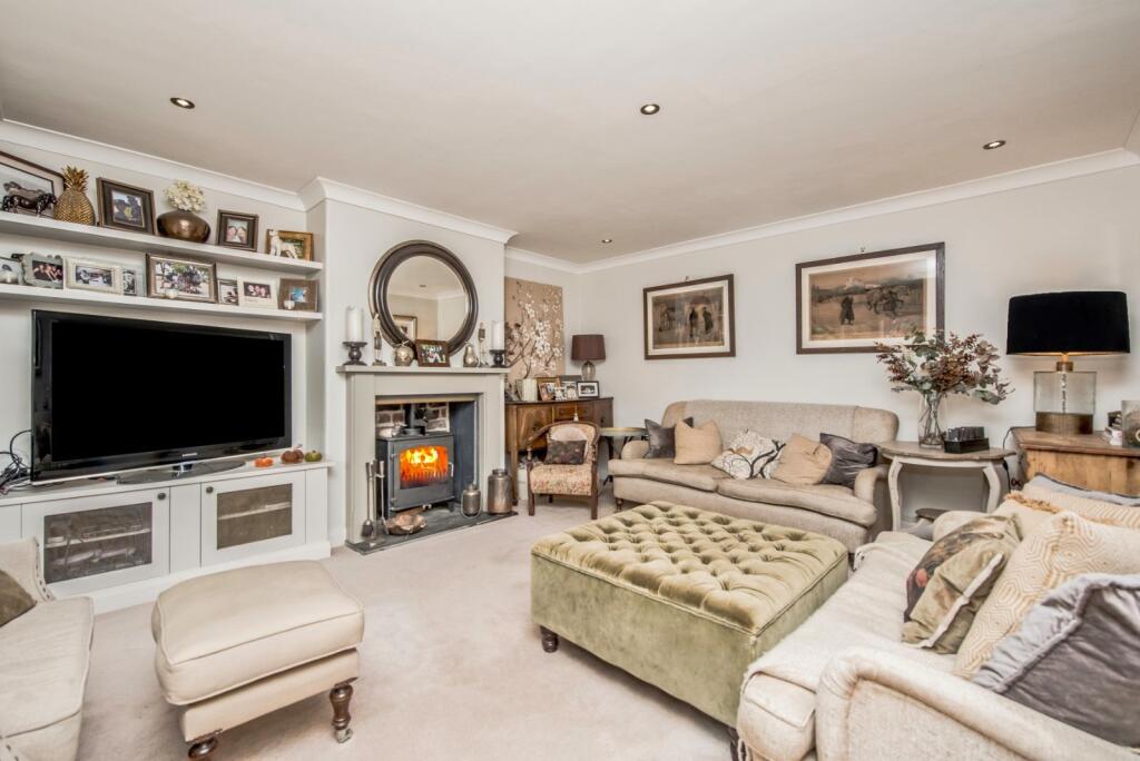 Moorlands Road, Birkenshaw, Bradford, West Yorkshire, BD11 photo 3