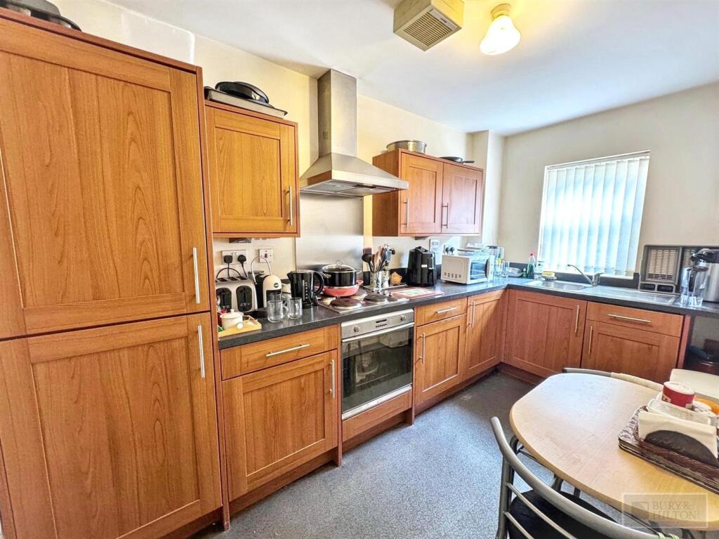 Apartment in Stoke-on-Trent - View 5