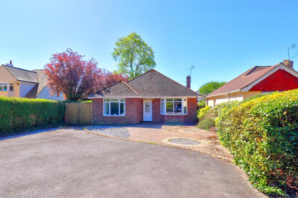 3-bed detached on Botley Road, Whitenap, Romsey, Hampshire, £575,000