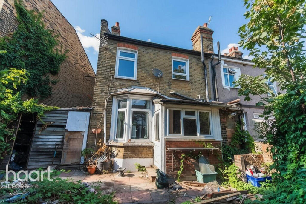 House in London, Loxford, Seven Kings - View 5