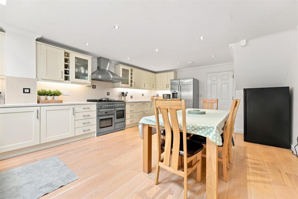 House in Winterbourne Down, Bury Hill, Winterbourne - View 3