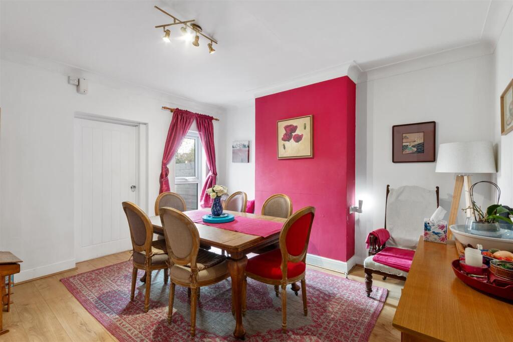House in Sutton - View 5