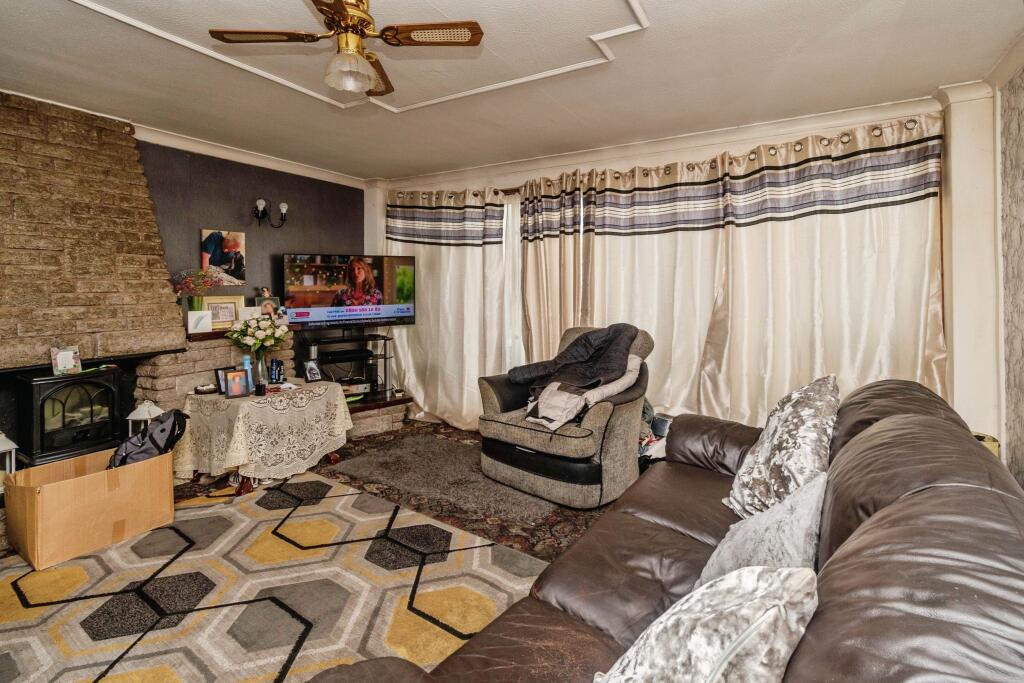 House in Walsall, West Midlands - View 4