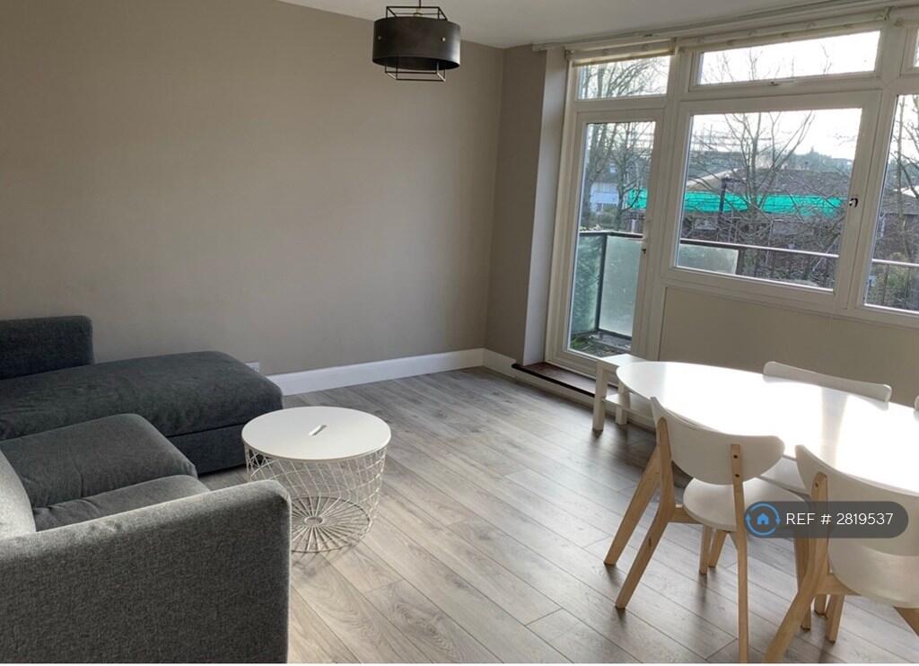 Main image of property: Crescent Court, London, SW4