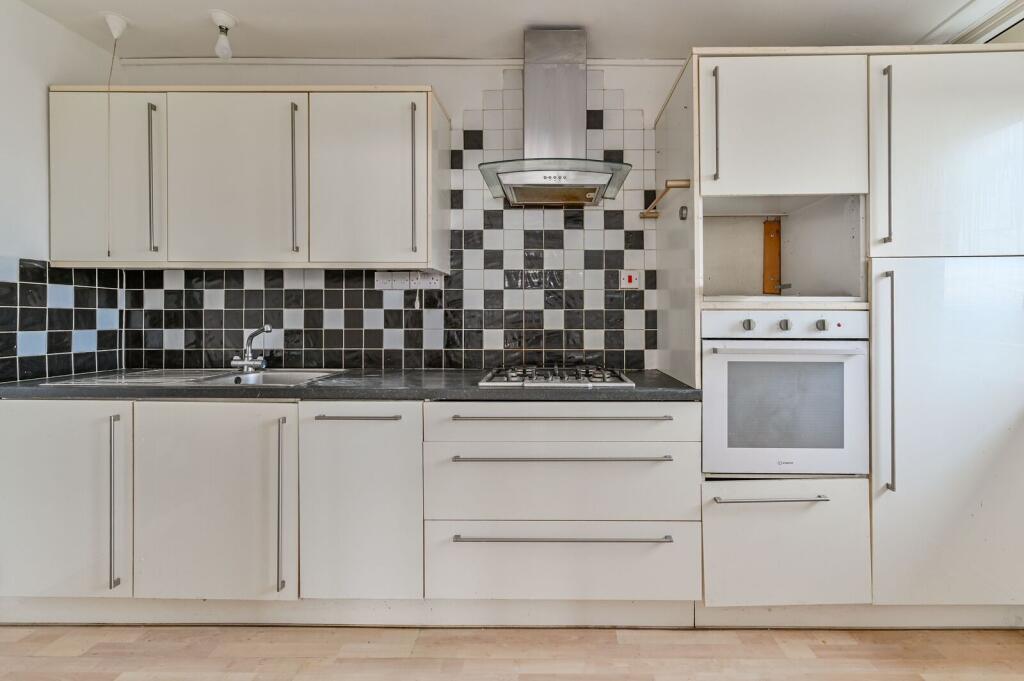 George Downing Estate, Cazenove Road, Stamford Hill, London, N16 - View 3
