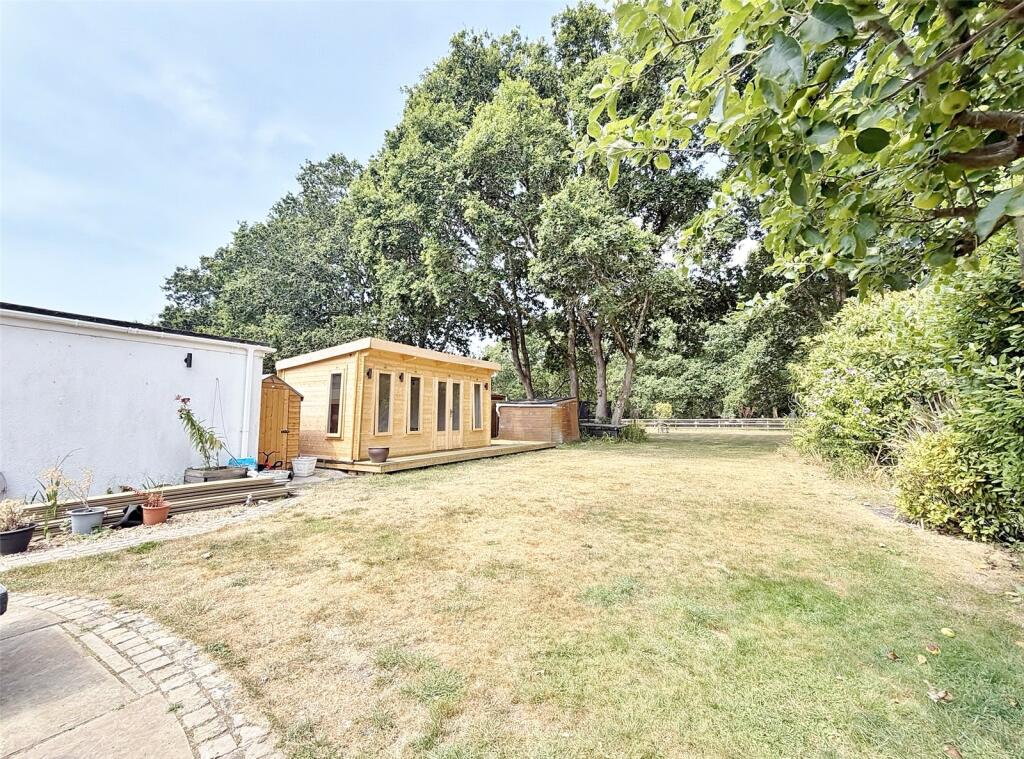 House in Verwood, Dorset - View 2