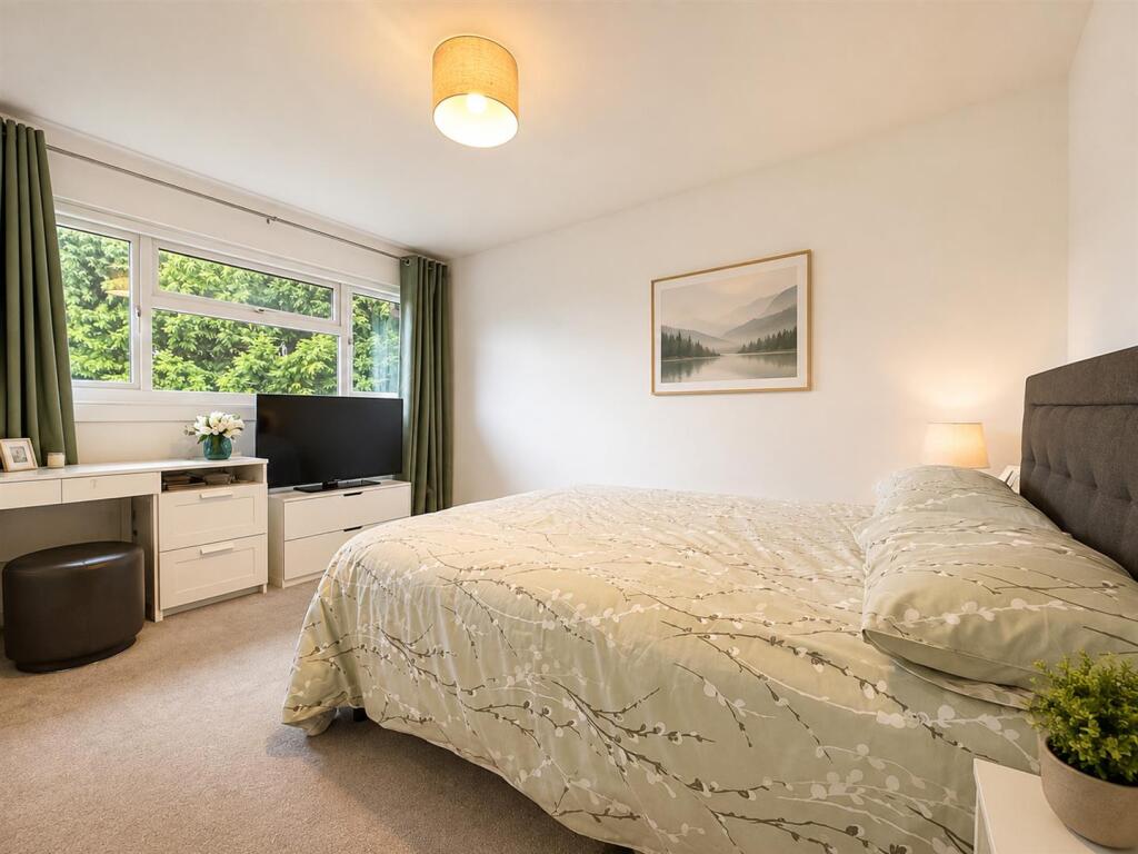 House in Tewkesbury, Churchdown - View 4