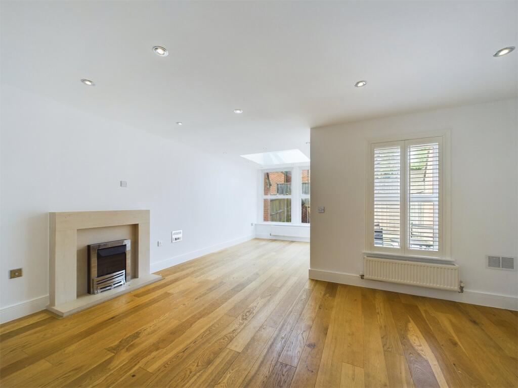House in Slough - View 2