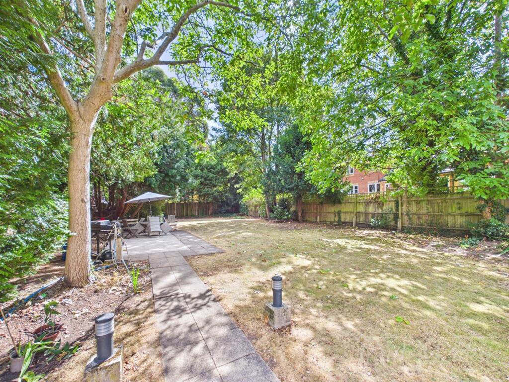 Apartment in Croydon - View 4