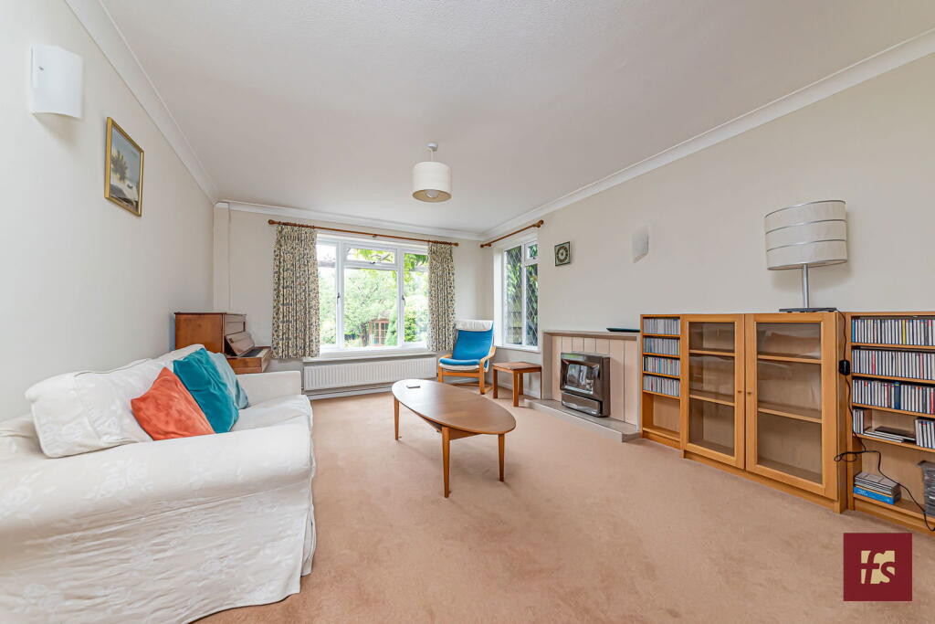 House in Crowthorne, Bracknell Forest - View 4