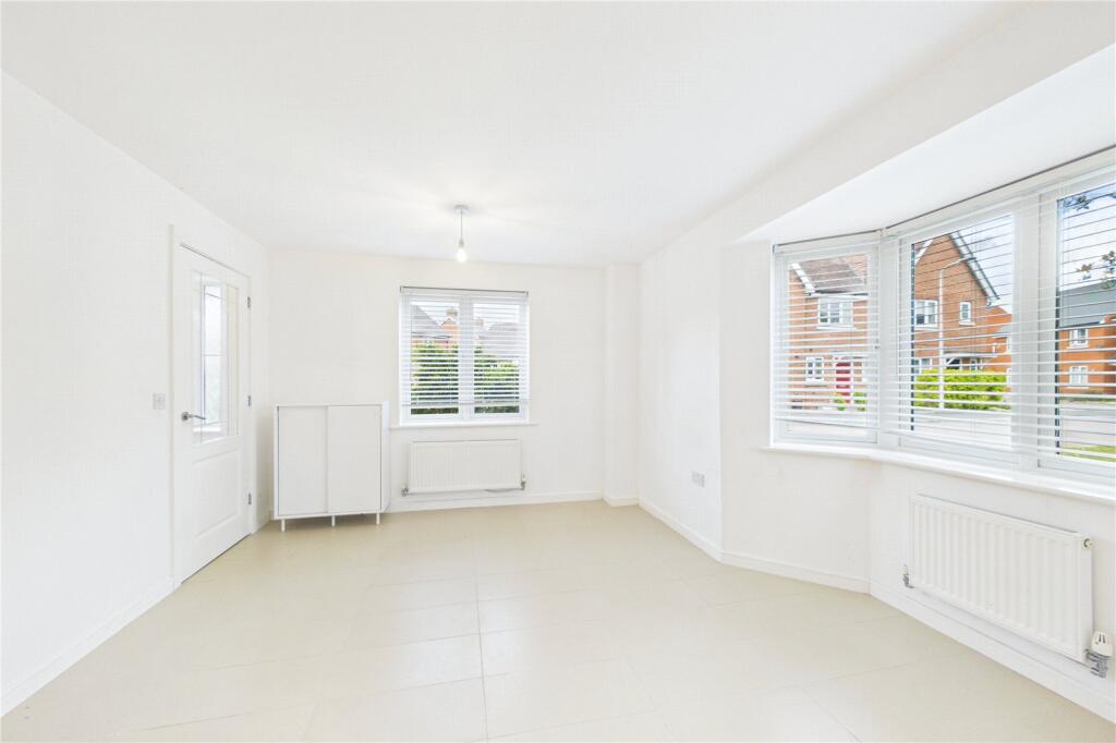 Fawn Drive, Three Mile Cross, Reading, Berkshire, RG7 photo 4