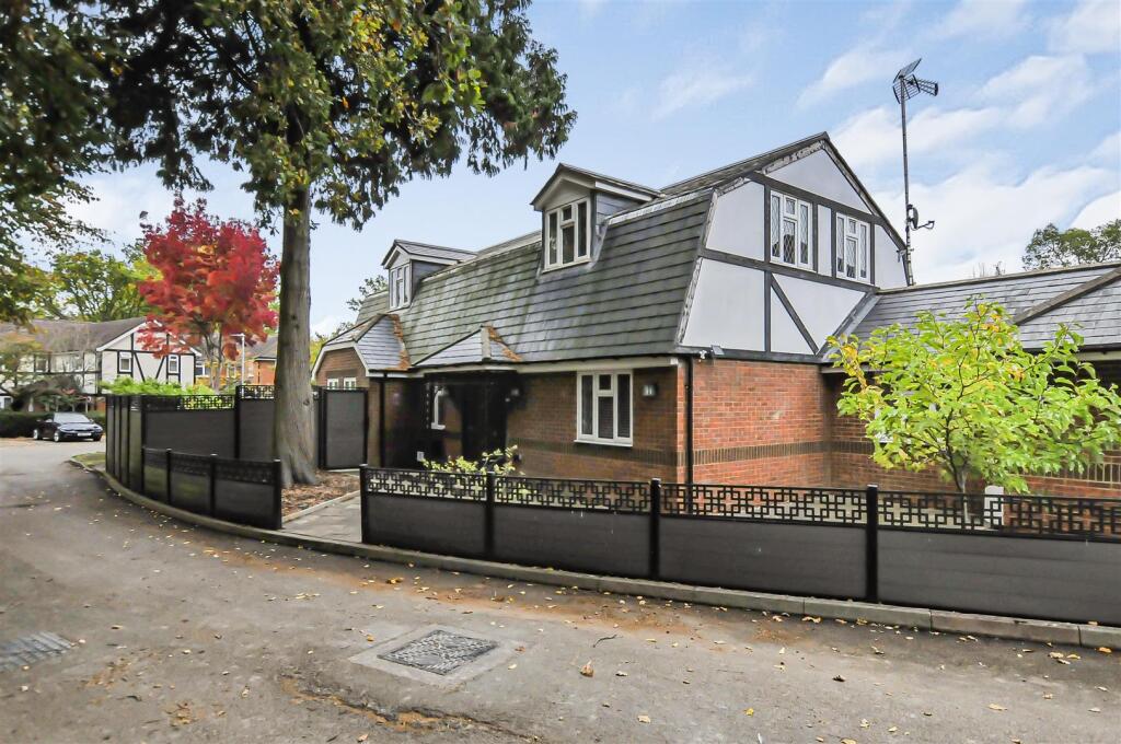 Hazel Road, Park Street, St. Albans