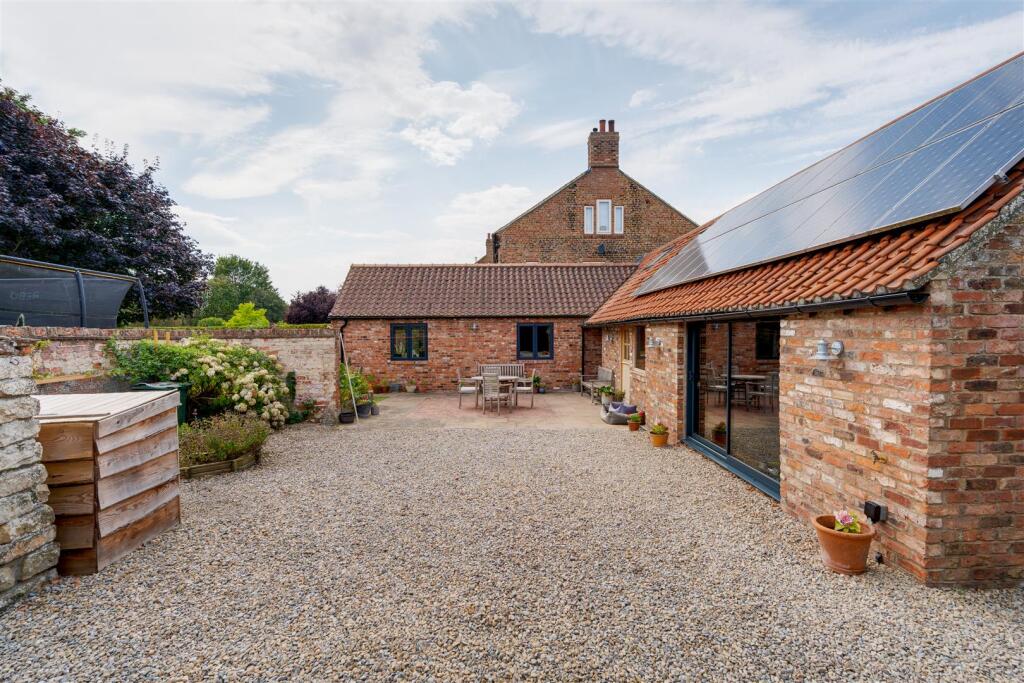House in Tadcaster, Colton - View 4