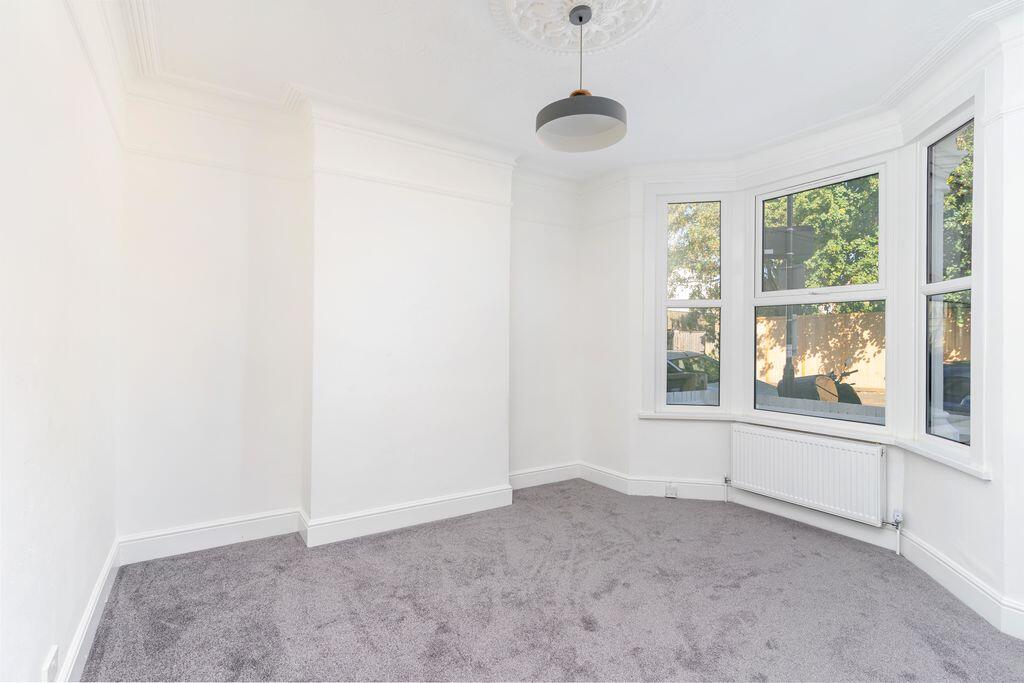 House in London, Broad Green - View 2