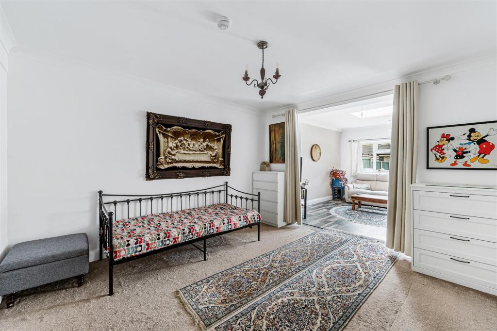 House in London, Greenford - More