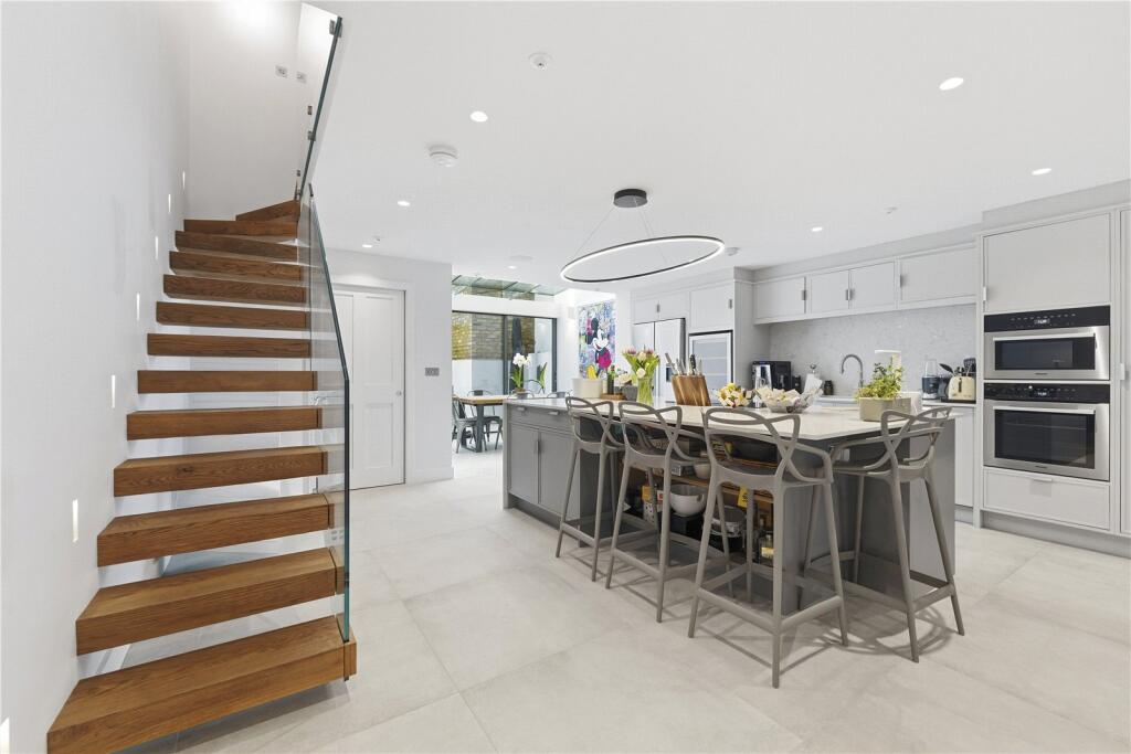 House in Twickenham - View 4