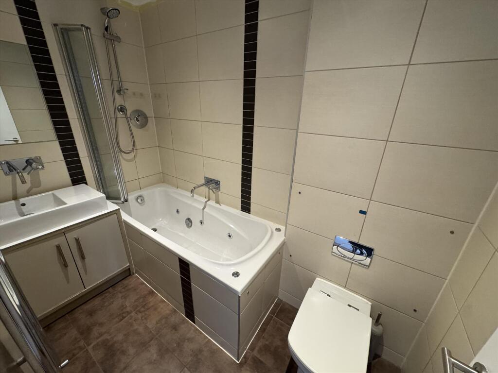 Apartment in Preston, Penwortham Lane, Penwortham - More