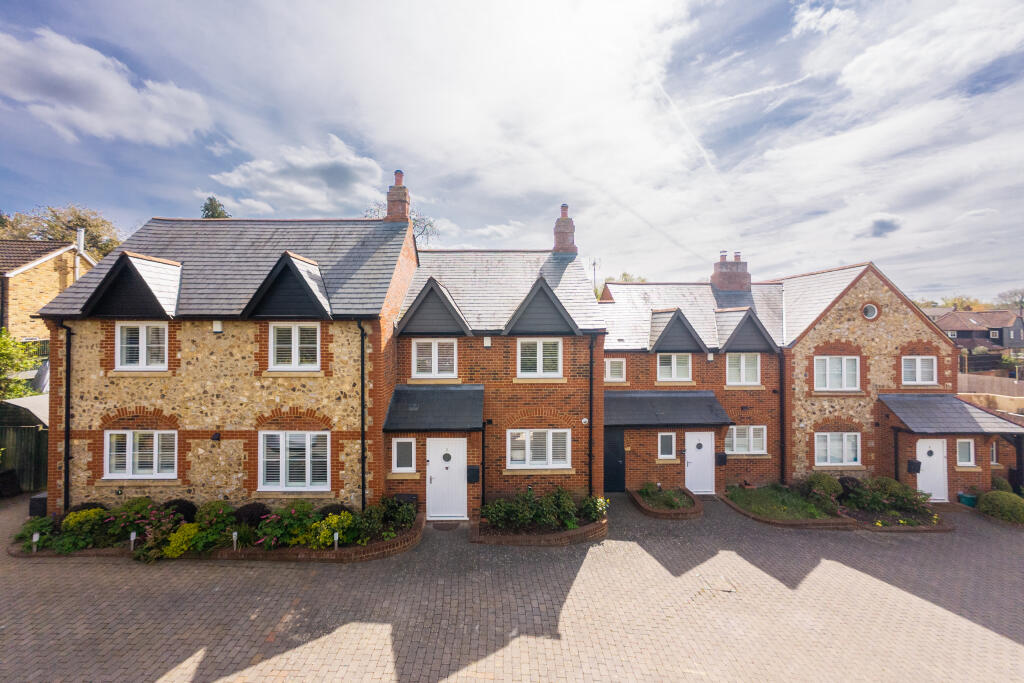 Main image of property: Chantry View, Chapel Croft, Chipperfield, Kings Langley, Hertfordshire