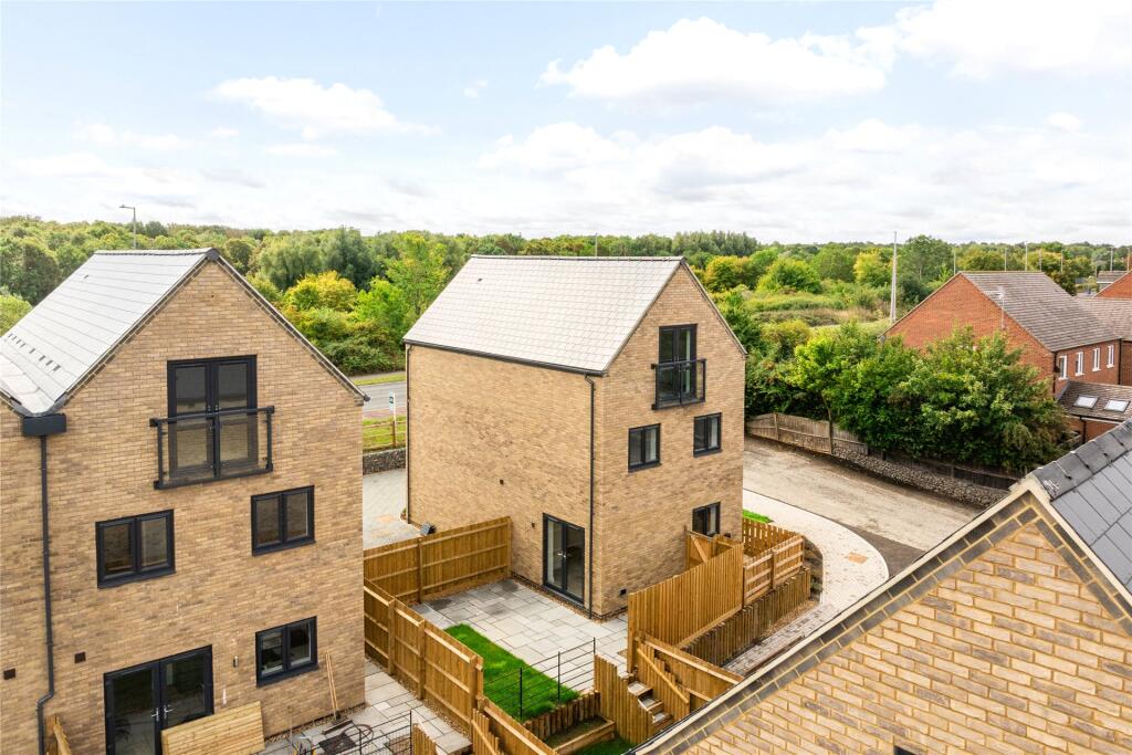 Main image of property: Black Horse Lodge, Oakridge Park, Milton Keynes, Buckinghamshire, MK14
