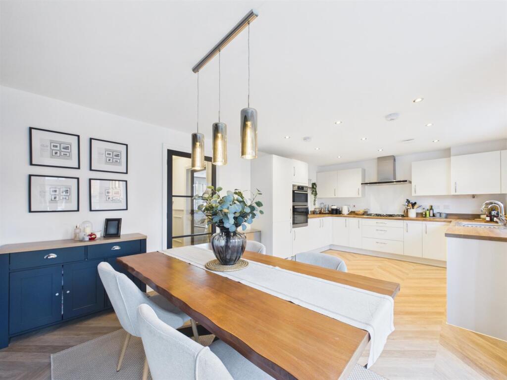 House in Stoke Mandeville, Buckinghamshire - View 4
