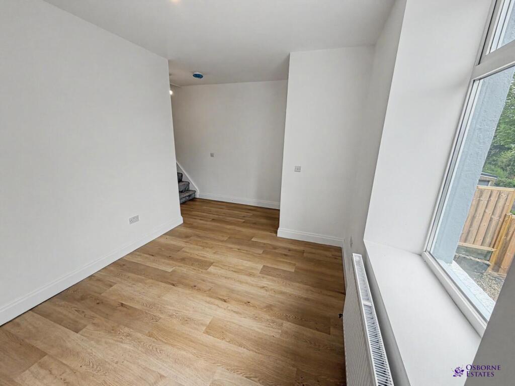 House in Tonypandy, Pen-y-graig - View 3
