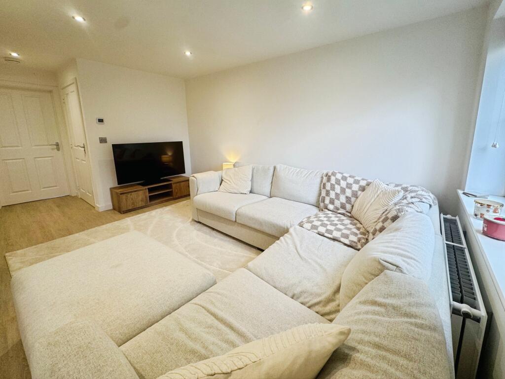 House in Wakefield, West Yorkshire - More