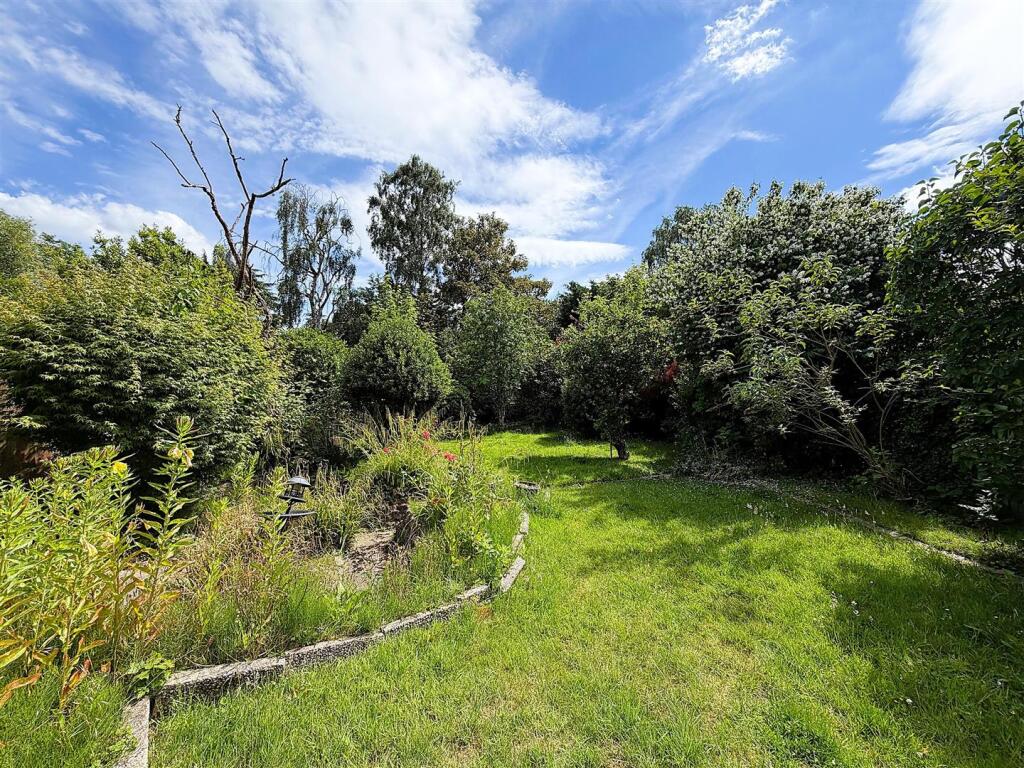 House in London, Poverest, Petts Wood - View 4