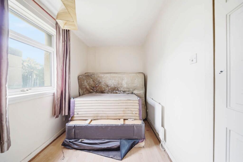 Apartment in Motherwell, North Lanarkshire - View 3