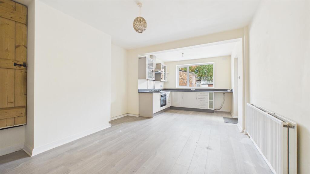 House in South Kesteven, Hereward Estate, Bourne - View 5