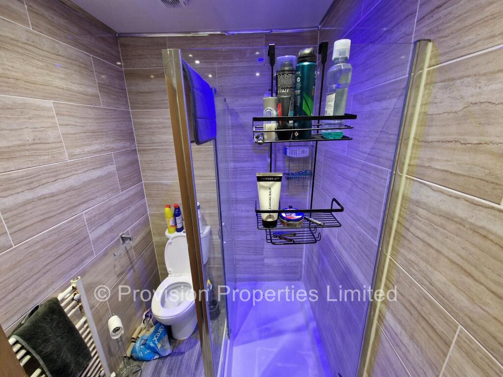 House in Leeds, West Yorkshire - View 3