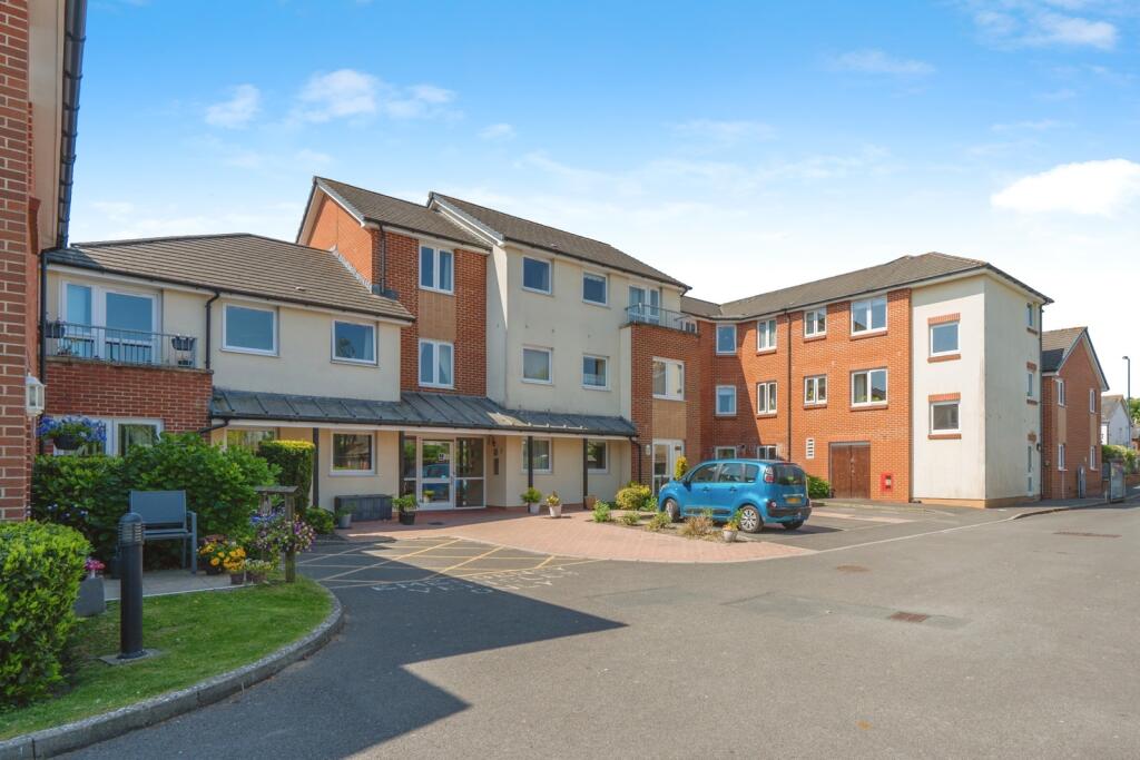 Main image of property: London Road, Cowplain, Waterlooville, Hampshire, PO8