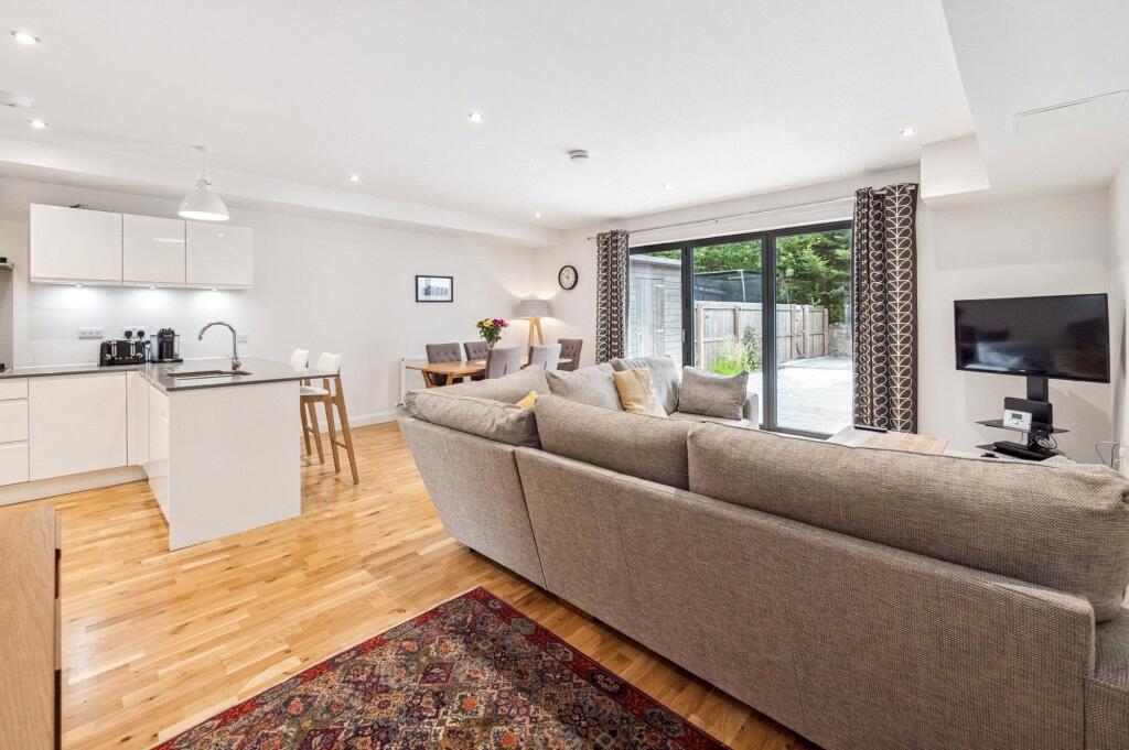 House in Edinburgh, Bonaly, Colinton - More
