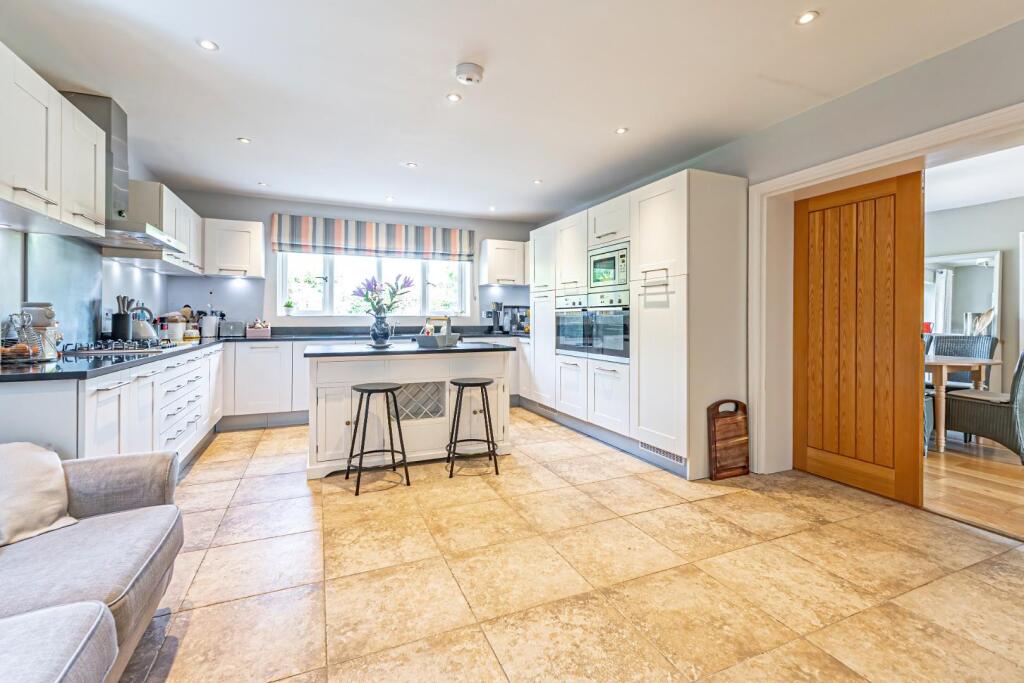 House in Luton, Ivinghoe - View 4