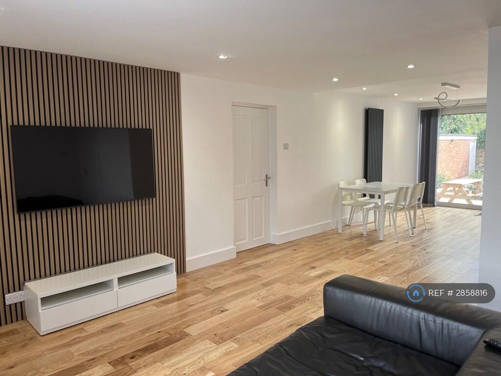 Main image of property: Milton Road, Cambridge, CB4