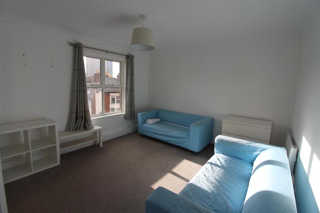 Apartment in Southampton - View 5