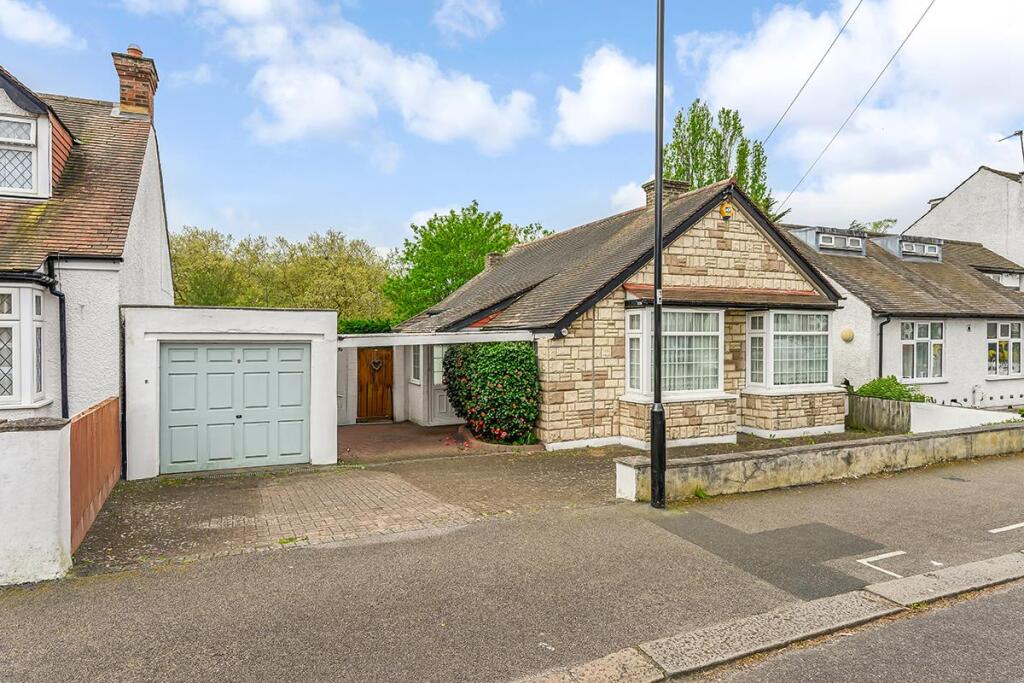 Main image of property: Chingford Avenue, Chingford