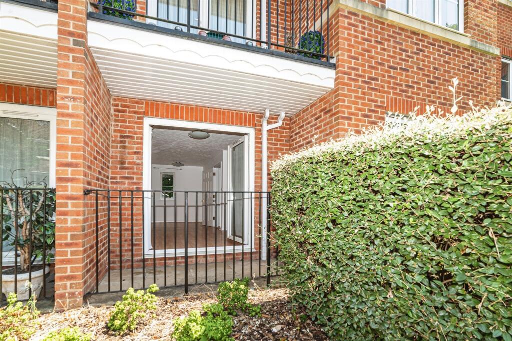 Apartment in Basingstoke and Deane, Old Basing and Lychpit - View 5