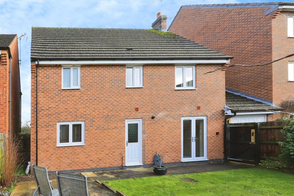 4 bed detached - Hoo Road, Kidderminster image 3