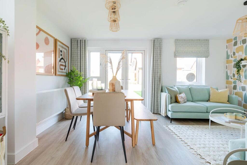 House in East Hampshire, Dukes Quarter, Whitehill - More